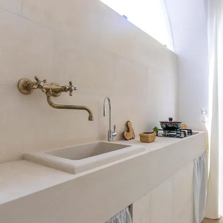 Il Lusso Del Silenzio Удженто